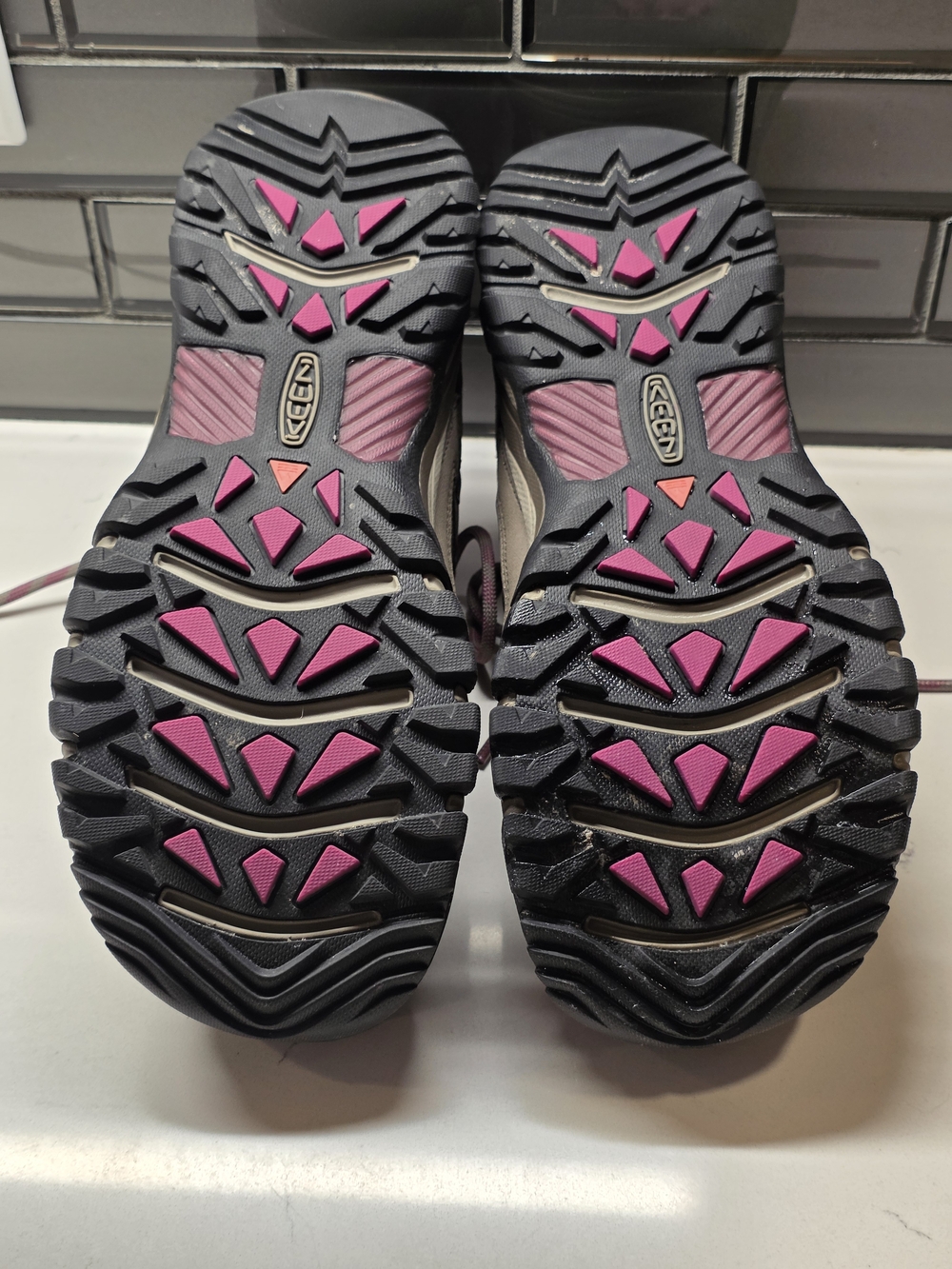 KEEN Women's Targhee III In "Weiss/Boysenberry" Trail Hiking Shoes- Size 10.5 - Picture 5 of 6